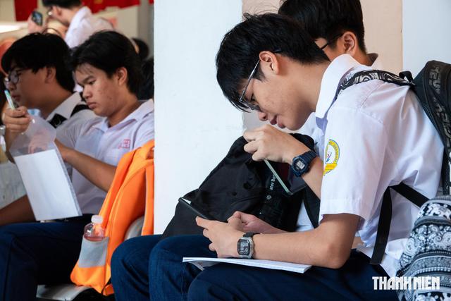 Cơ hội để nhà trường bớt phụ thuộc mạng xã hội - Ảnh 1.