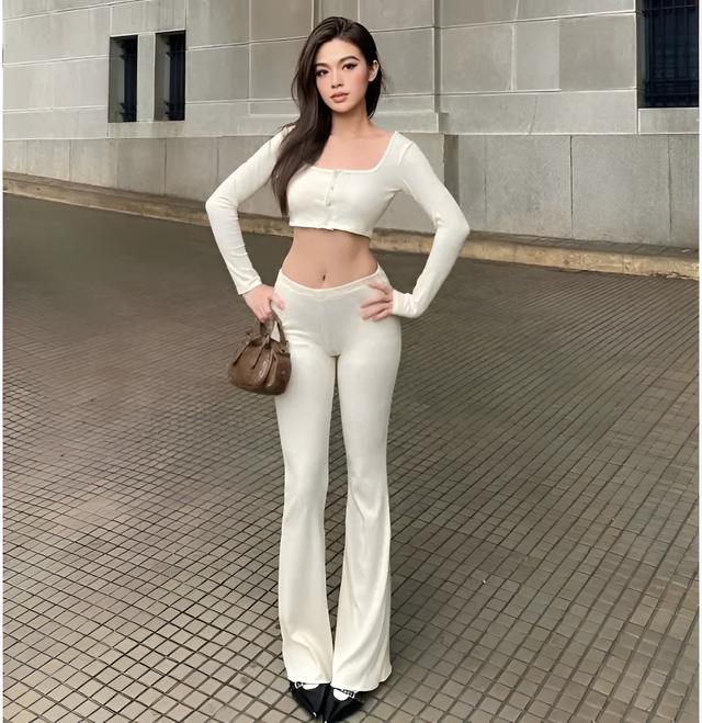 Liệu quần ống loe có còn dẫn đầu xu hướng thời trang đường phố?- Ảnh 3.