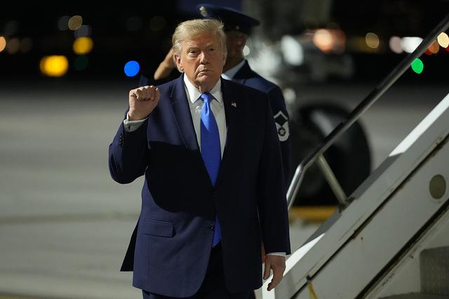 Tổng thống Trump nỗ lực khơi thông điểm nghẽn Hormuz - Ảnh 1.
