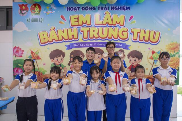 Hoạt động trải nghiệm ‘Em làm bánh trung thu’ - Ảnh 5.