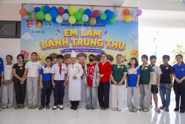 Hoạt động trải nghiệm ‘Em làm bánh trung thu’ - Ảnh 6.
