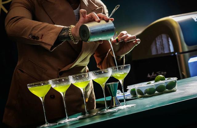 Bartender đại diện Việt Nam thi quốc tế nhờ món cocktail từ trái chanh xanh - Ảnh 2.