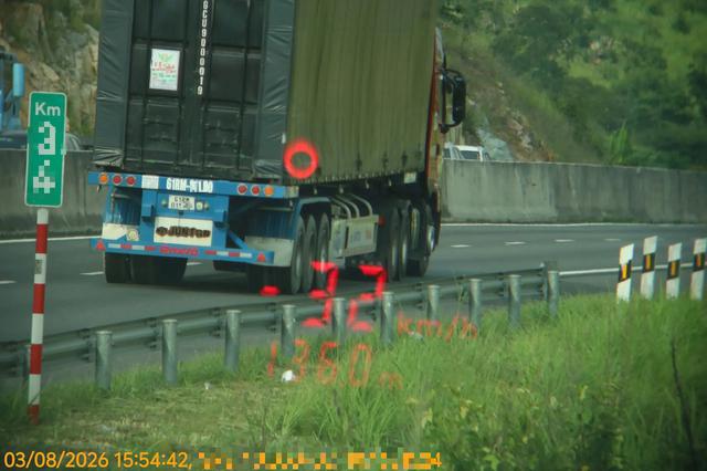 Xe đi chậm trên cao tốc Phan Thiết - Dầu Giây bị phạt nguội: CSGT nói gì? - Ảnh 2.
