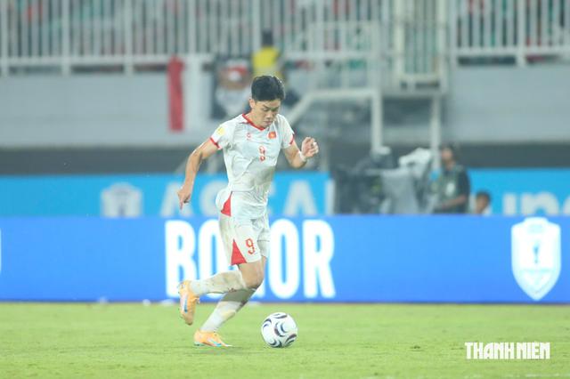  Chủ nhà trút cơn mưa bàn thắng- Ảnh 2.