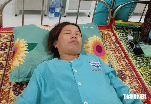 Gia đ&igrave;nh anh phụ hồ hai vợ chồng nằm 2 bệnh viện- Ảnh 2.
