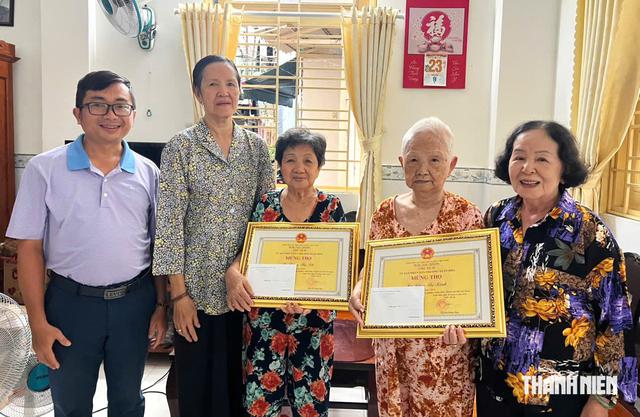 TP.HCM y&ecirc;u cầu đ&oacute;ng BHXH, BHYT đầy đủ cho lực lượng l&agrave;m việc ở khu phố- Ảnh 1.