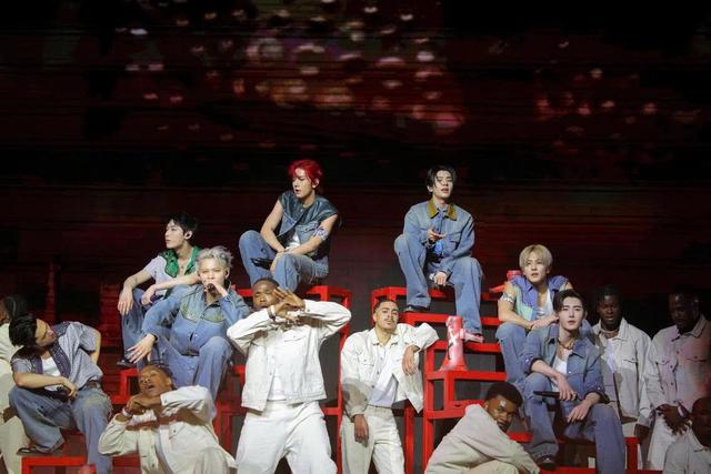 Văn hóa hâm mộ độc hại khiến fan nhóm nhạc Kpop ENHYPEN tự tử trên livestream - Ảnh 1.