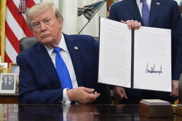 Ông Trump ký sắc lệnh siết 'du lịch sinh con' lấy quốc tịch Mỹ- Ảnh 1.