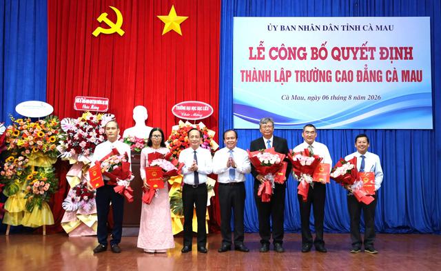 Cà Mau sáp nhập 5 trường cao đẳng, bổ nhiệm 2 hiệu trưởng sau hợp nhất - Ảnh 1.