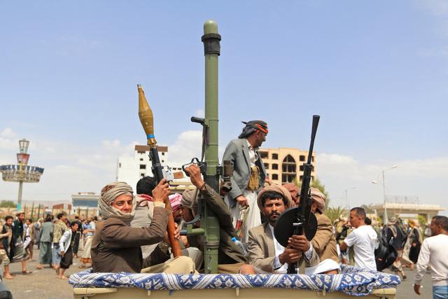 Houthi tập kích doanh trại ở Yemen, 36 binh sĩ chết? - Ảnh 1.