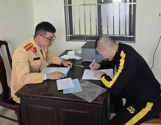CSGT Huế xử phạt hơn 2.700 vi phạm giao thông qua camera và máy đo tốc độ- Ảnh 2.