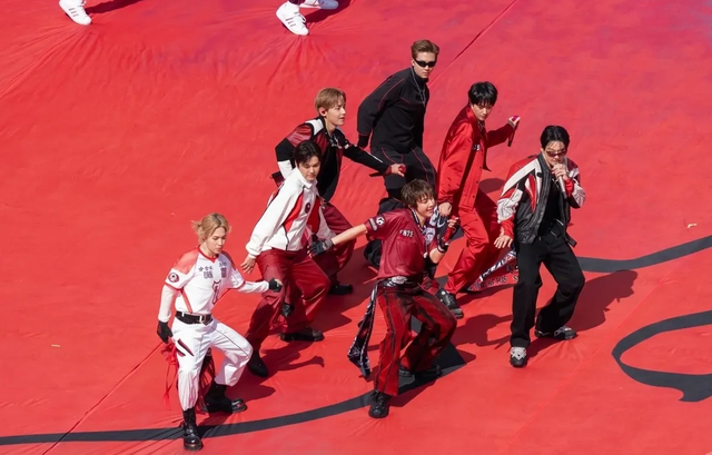 BTS vượt Taylor Swift, lập thêm kỷ lục - Ảnh 1.