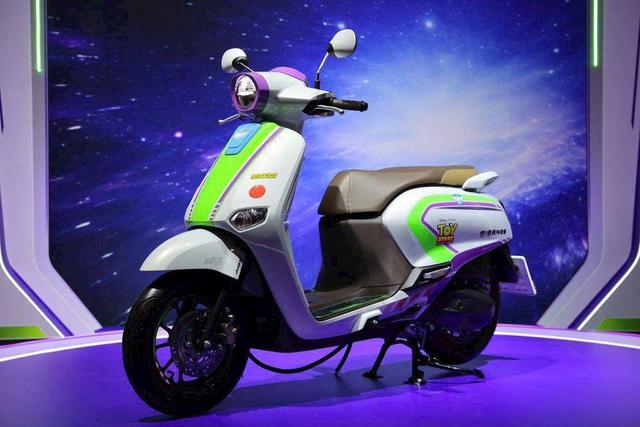 Honda Giorno+ có bản Buzz Lightyear sản xuất giới hạn 200 xe, chờ ngày về Việt Nam - Ảnh 1.
