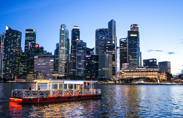 Ngắm Singapore từ mặt nước: H&agrave;nh tr&igrave;nh kh&aacute;c giữa l&ograve;ng đảo quốc - Ảnh 1.