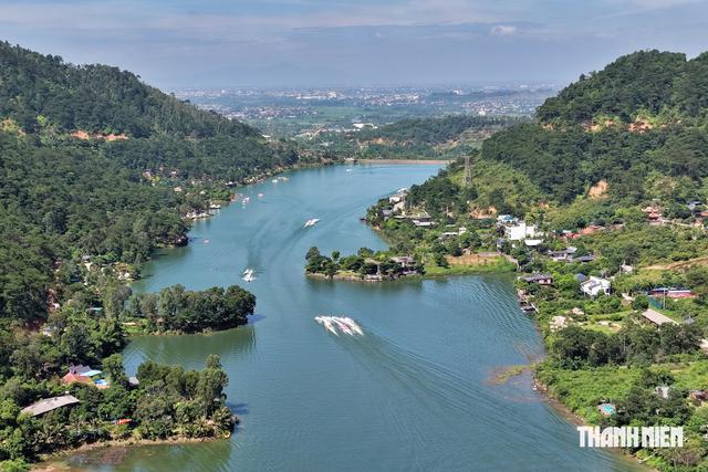 Nghịch lý 'dân gốc' mòn mỏi chờ sổ đỏ, villa/homestay vẫn mọc trong rừng phòng hộ - Ảnh 3.