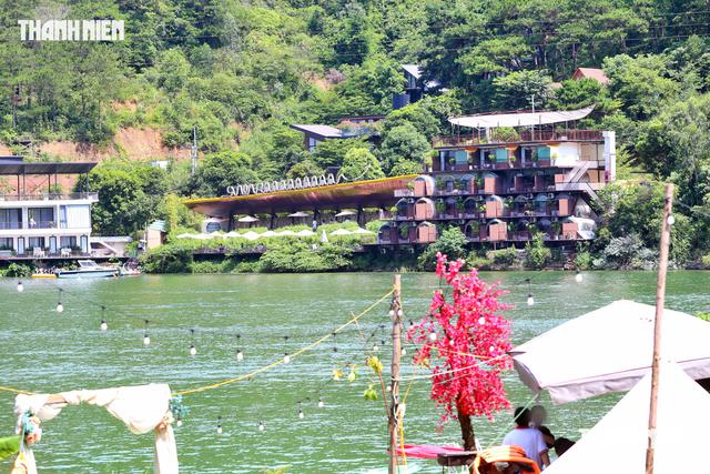 Nghịch lý 'dân gốc' mòn mỏi chờ sổ đỏ, villa/homestay vẫn mọc trong rừng phòng hộ - Ảnh 2.