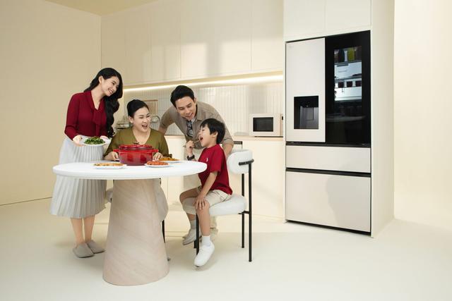 Từ cú gõ cửa đến 5,3 triệu sản phẩm bán trên toàn cầu - Ảnh 4.