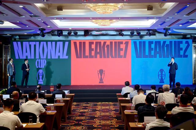 B&oacute;ng đ&aacute; Việt Nam v&agrave; VPF kho&aacute;c bộ nhận diện mới: Chuy&ecirc;n nghiệp v&agrave; đẳng cấp hơn- Ảnh 1.