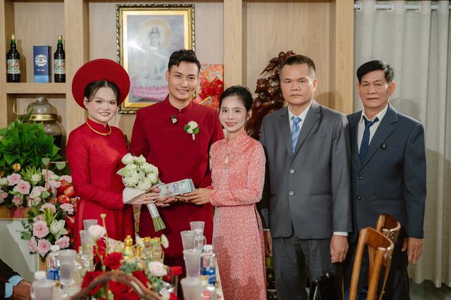 Mẹ kế tặng 500 triệu cho con chồng, lời nhắn nhủ xúc động ở lễ vu quy - Ảnh 1.