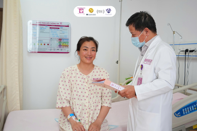Nhiều năm chịu đựng rong huyết đau bụng kinh, người phụ nữ sang Việt Nam điều trị - Ảnh 2.