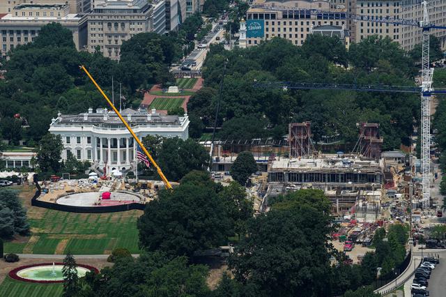 Tòa phúc thẩm chặn dự án xây phòng khiêu vũ 400 triệu USD của ông Trump - Ảnh 2.