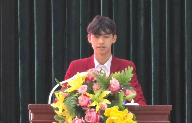 L&acirc;m Đồng: Khen thưởng hơn 300 học sinh để nu&ocirc;i dưỡng kh&aacute;t vọng học tập - Ảnh 5.