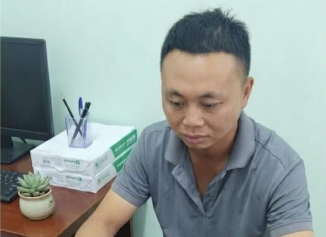 Khởi tố cha dượng bạo hành con riêng của vợ - Ảnh 1.
