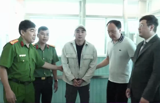 Bàn giao 2 đối tượng truy nã quốc tế cho Hàn Quốc và Kazakhstan - Ảnh 3.