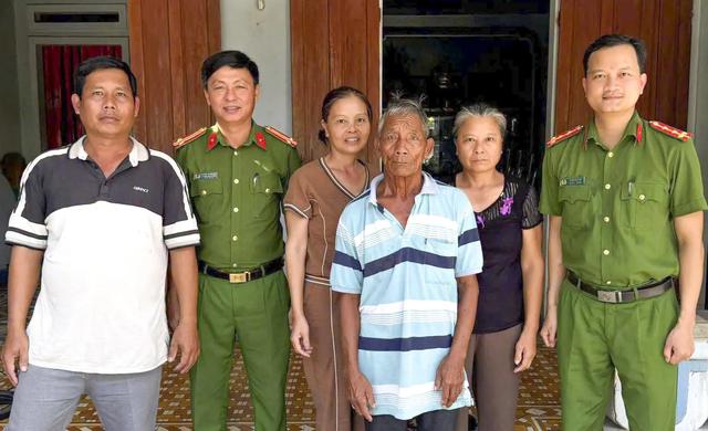 Công an phường Trà Câu giúp gia đình đoàn tụ sau 35 năm thất lạc - Ảnh 1.