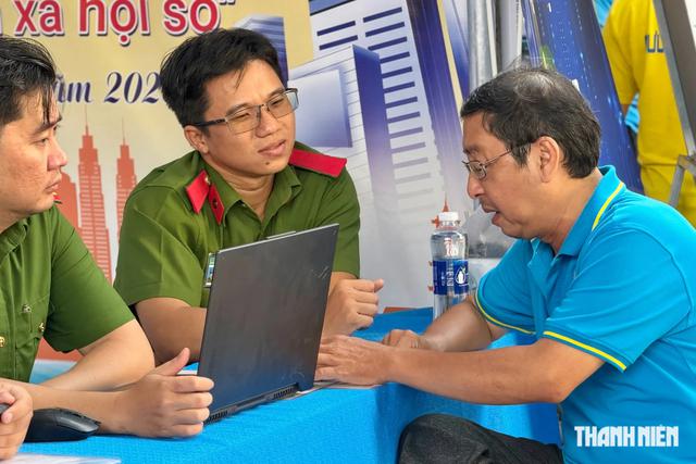 Một phường ở TP.HCM phát động 24 khu phố thông minh, người dân được trải nghiệm gì? - Ảnh 1.