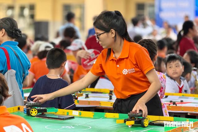 Một phường ở TP.HCM phát động 24 khu phố thông minh, người dân được trải nghiệm gì? - Ảnh 2.