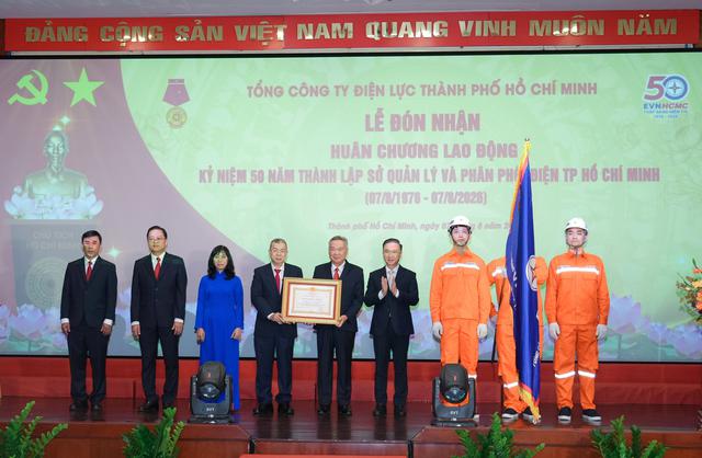 Nửa thế kỷ kiến tạo tương lai, EVNHCMC vinh dự nhận Huân chương Lao động hạng ba - Ảnh 5.
