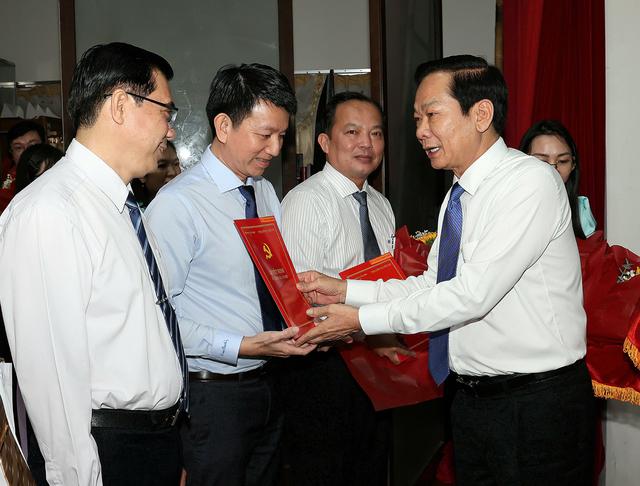 Cần Thơ điều động 10 cán bộ cấp thành phố về xã, phường - Ảnh 1.