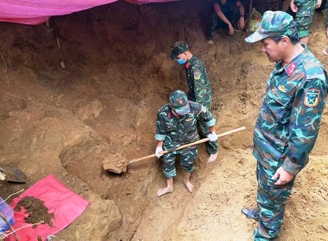 T&igrave;m thấy 3 h&agrave;i cốt liệt sĩ b&ecirc;n cầu C&acirc;u L&acirc;u, c&oacute; 2 chiến sĩ đặc c&ocirc;ng - Ảnh 1.