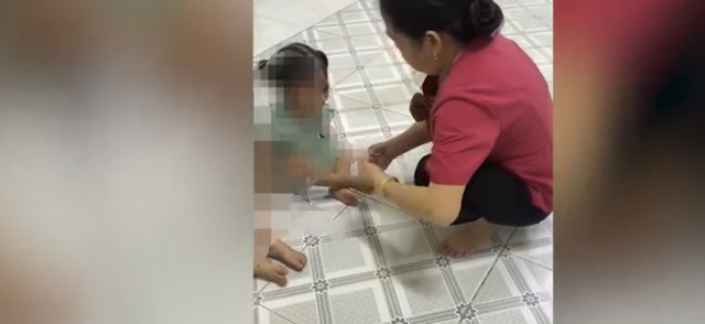 Sở GD-ĐT TP.HCM l&ecirc;n tiếng vụ c&ocirc; gi&aacute;o bắn d&acirc;y thun v&agrave;o ch&acirc;n trẻ- Ảnh 1.