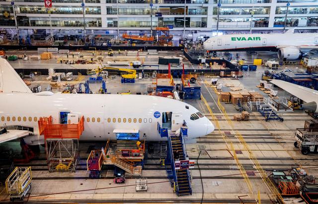 Mỹ y&ecirc;u cầu kiểm tra h&agrave;ng trăm m&aacute;y bay Boeing 737 MAX v&igrave; nguy cơ nứt th&acirc;n- Ảnh 1.