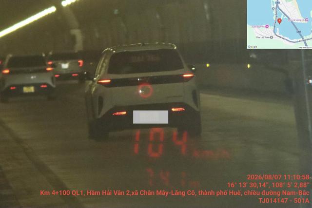 CSGT xử lý nhiều xe quá tốc độ ở hầm Hải Vân, xe khách chạy 105 km/giờ- Ảnh 3.