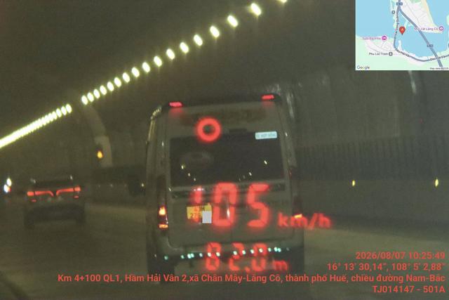 CSGT xử lý nhiều xe quá tốc độ ở hầm Hải Vân, xe khách chạy 105 km/giờ- Ảnh 2.
