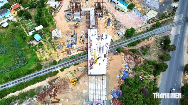 Dự án cầu vượt hơn 750 tỉ đồng dừng thi công 4 năm, nguyên nhân là gì? - Ảnh 5.
