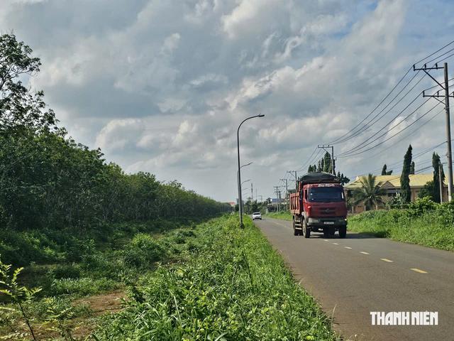 Tỉnh lộ ĐT997 thi công ì ạch, chính quyền liên tục kiến nghị đẩy nhanh tiến độ - Ảnh 3.