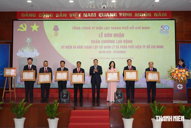 Nửa thế kỷ kiến tạo tương lai, EVNHCMC vinh dự nhận Huân chương Lao động hạng ba - Ảnh 7.