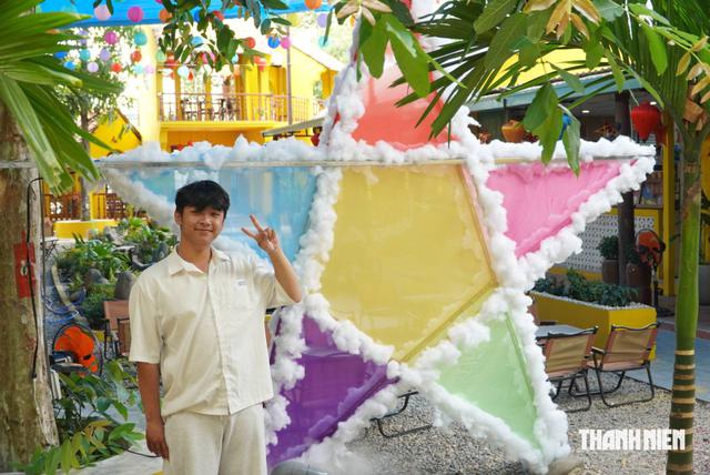 Rủ nhau check-in 'phố cổ Hội An' ở… TP.HCM - Ảnh 3.