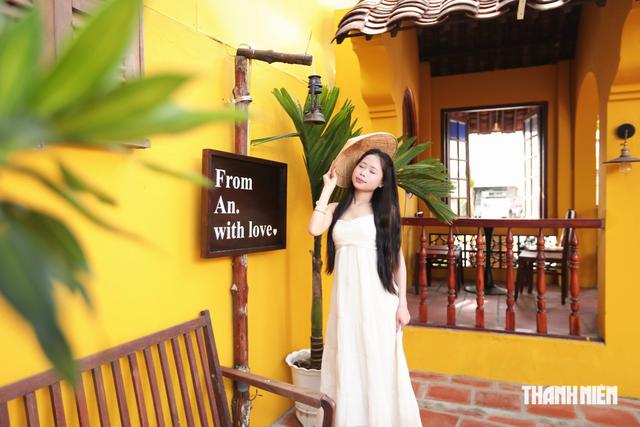 Rủ nhau check-in 'phố cổ Hội An' ở… TP.HCM - Ảnh 1.