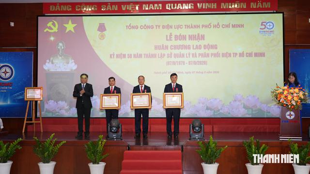 Nửa thế kỷ kiến tạo tương lai, EVNHCMC vinh dự nhận Huân chương Lao động hạng ba - Ảnh 6.