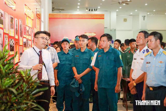 Những hiện vật kể chuyện B&aacute;c T&ocirc;n trong lao t&ugrave; C&ocirc;n Đảo- Ảnh 4.