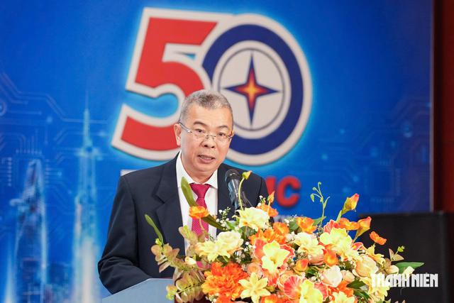 Nửa thế kỷ kiến tạo tương lai, EVNHCMC vinh dự nhận Huân chương Lao động hạng ba - Ảnh 1.