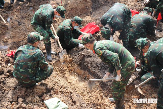 Công viên Lê Thị Riêng: Quy tập thêm 17 hài cốt liệt sĩ trong ngày 7.8 - Ảnh 1.