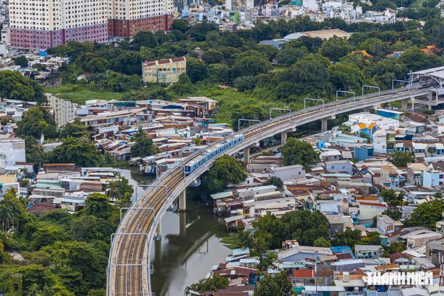 TP.HCM 'đại phẫu' nh&agrave; ven k&ecirc;nh - Ảnh 1.