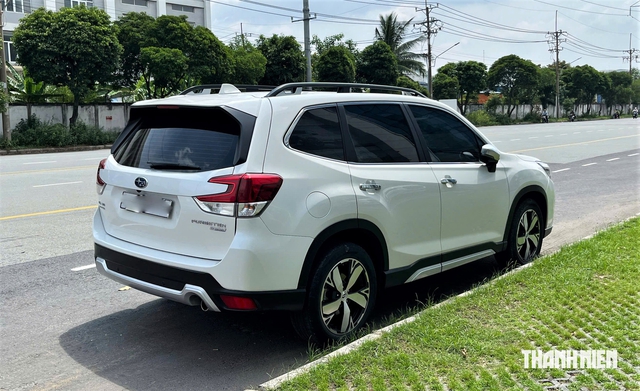 SUV ‘kén khách’ Subaru Forester giảm giá ‘xả’ nốt hàng, lăn bánh dưới 1 tỉ đồng - Ảnh 2.