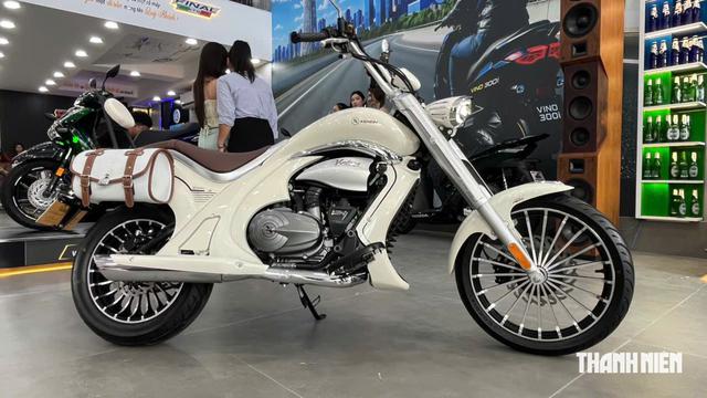 Xe tay ga d&aacute;ng lạ sản xuất tại Trung Quốc bất ngờ xuất hiện tại Việt Nam - Ảnh 1.